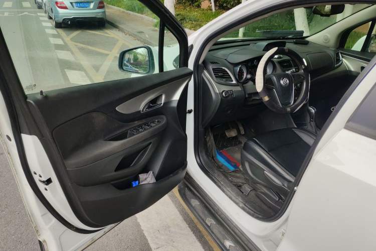 Used Buick Encore 2015 1.4T Automatic Two-Wheel Drive Urban Elite Version
