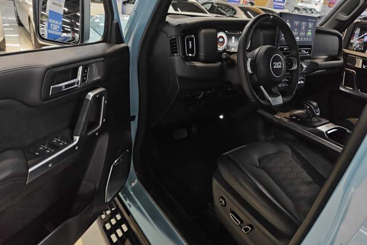 Used 212 T01 2025 2.0T Changfeng
