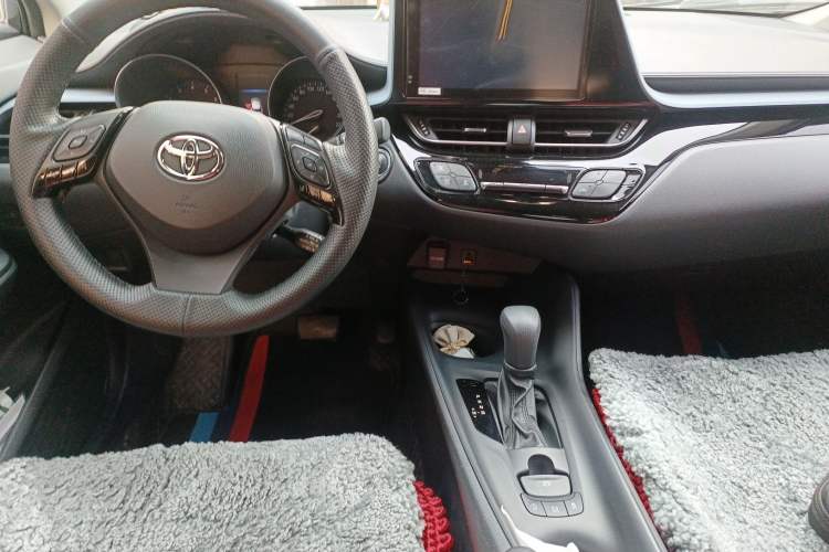 Used Toyota IZOA 2021 2.0L Enjoy Edition
