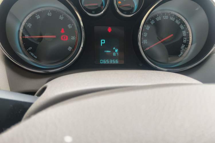 Used Buick GT 2013 GT 1.6L Automatic Fashion Edition Odometer Close Up