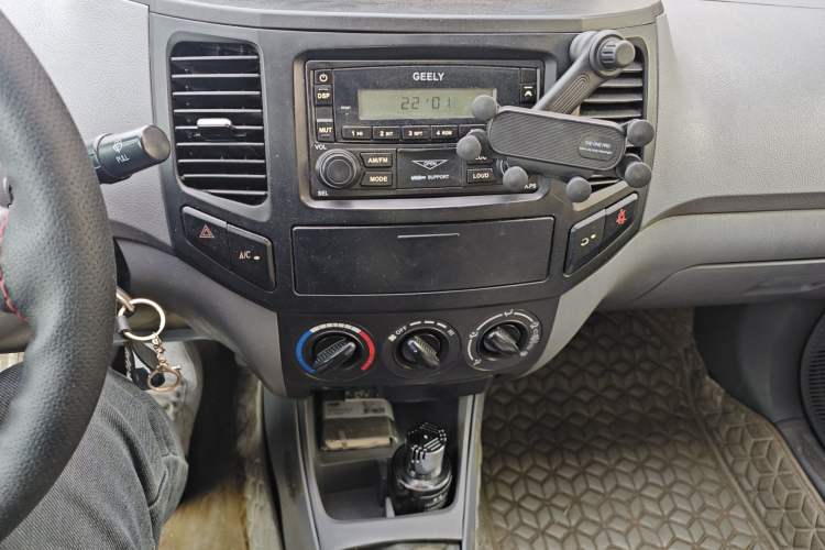 Used Geely Auto Diamond 2013 1.5L Manual Entry-Level Model Audio And AC Panel