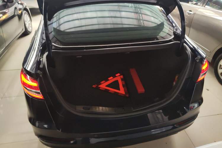 Used Ford Mondeo 2018 EcoBoost 180 Smart Control Fashion Model China VI Standard Trunk