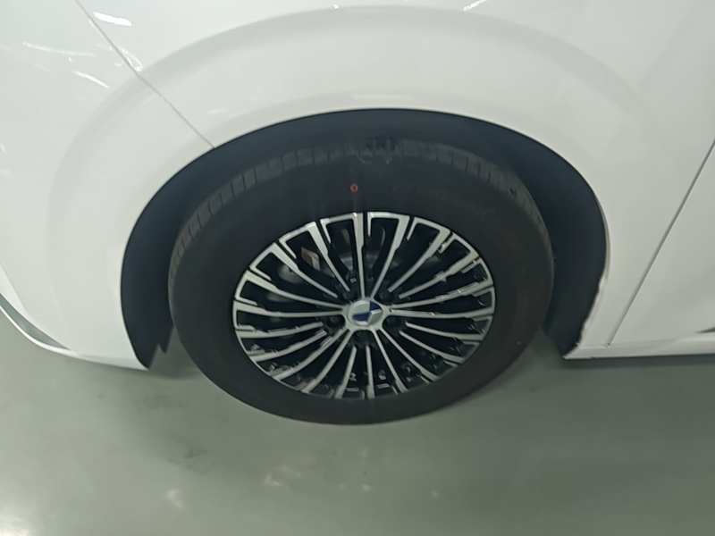 Used Denza D9 2022 DM-i 1040 Prestige Model — 23