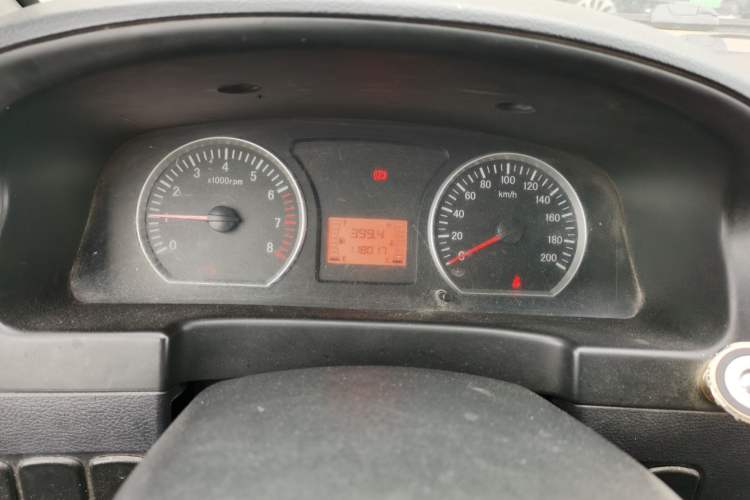 Used FORTHING Lingzhi 2013 V3 1.5L 7-Seater Standard Model II Odometer Close Up