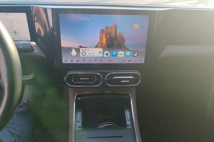 Used Leapmotor C01 2023 Range-Extended 316 Smart Edition Audio And AC Panel