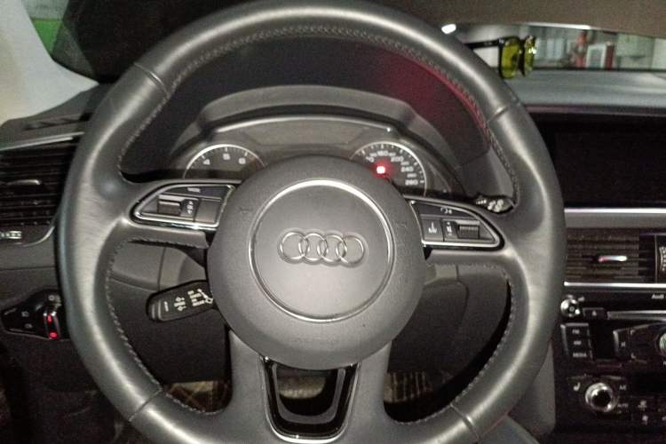 Used Audi Q5 2018 Collector's Edition 40 TFSI Technology Model