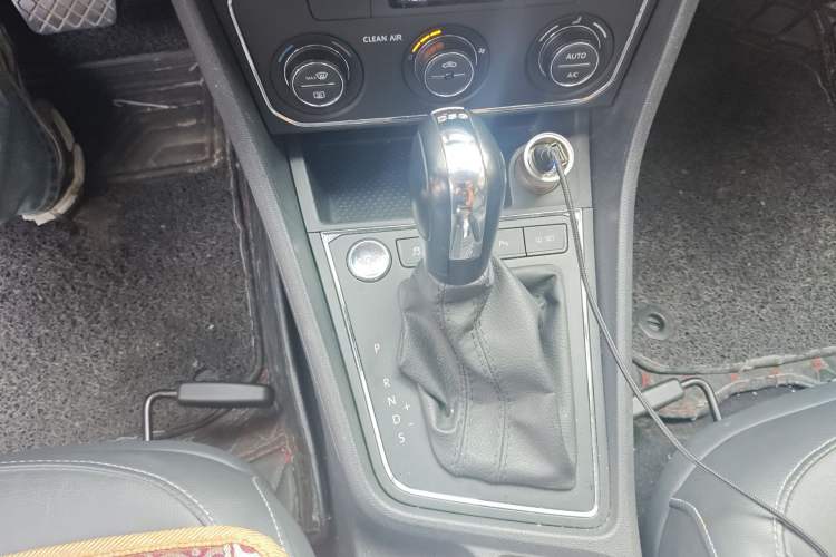 Used Volkswagen Gran Lavida 2017 180TSI DSG Comfort Edition Gear Lever