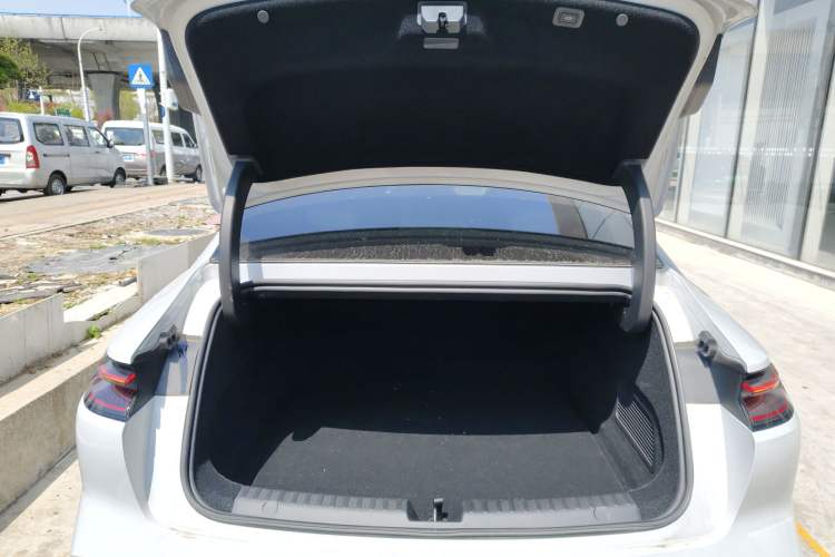 Used Geely Galaxy E8 2025 700 km Long-Range Intelligent Driving Version Trunk