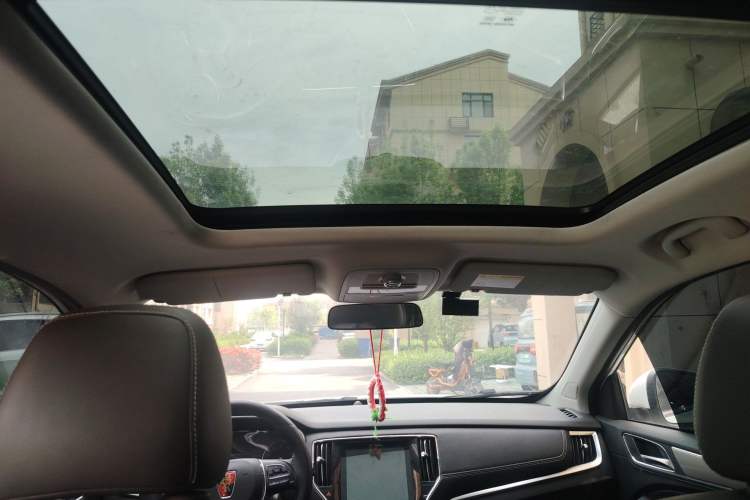 Used Roewe RX5 2019 20T Two-Wheel Drive Automatic 4G Connected Platinum Edition Headliner