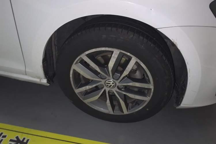 Used Volkswagen Golf 2014 1.4TSI Automatic Flagship Model Right Front Wheel Hub