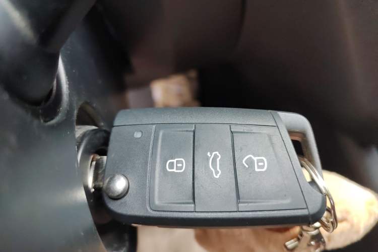 Used Skoda Octavia 2017 Classic Model 1.6L Manual Comfort Edition Vehicle Key