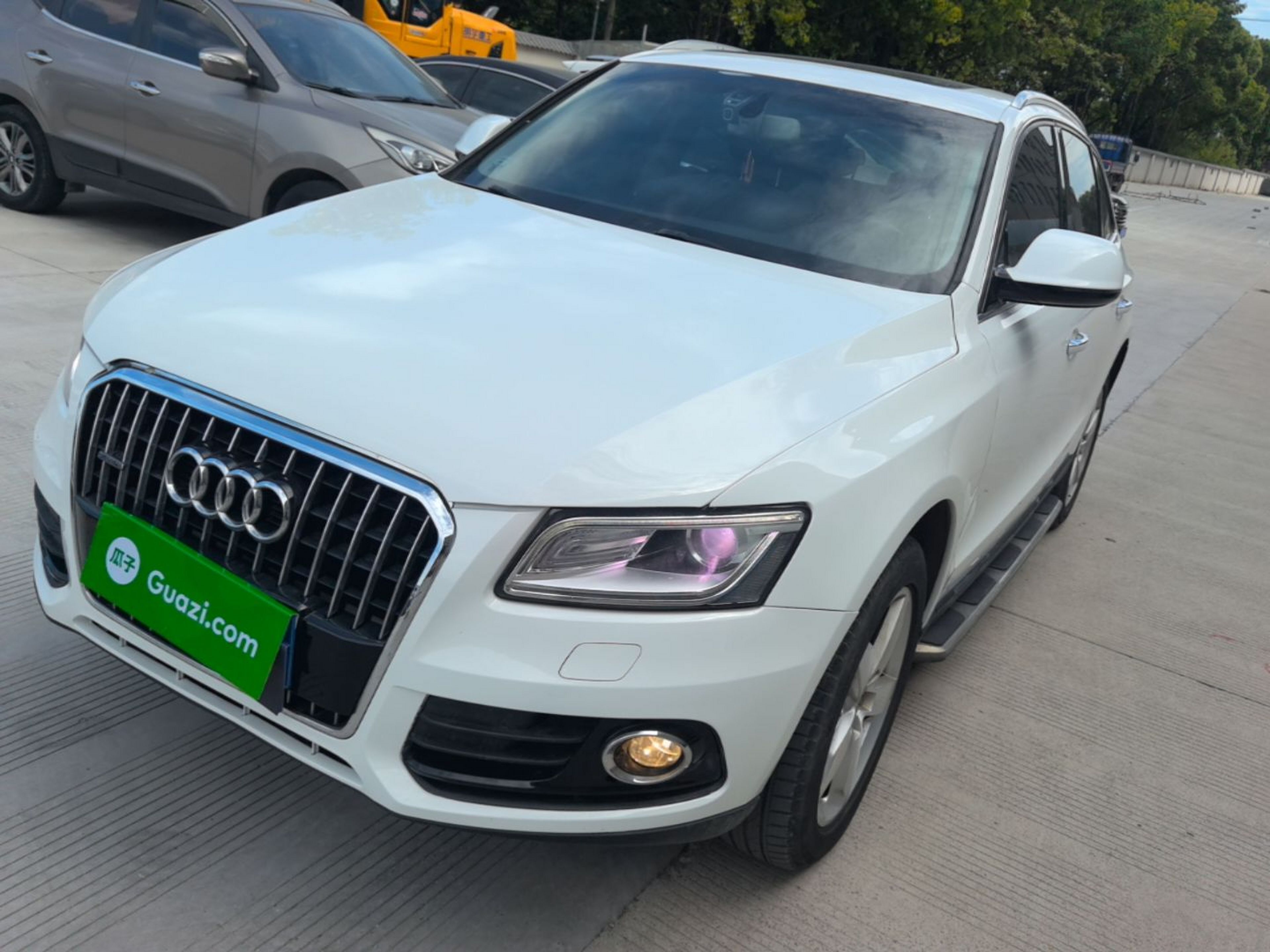 Под передней частью автомобиля