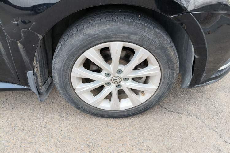 Used Volkswagen Lavida 2015 1.6L Automatic Comfort Edition
