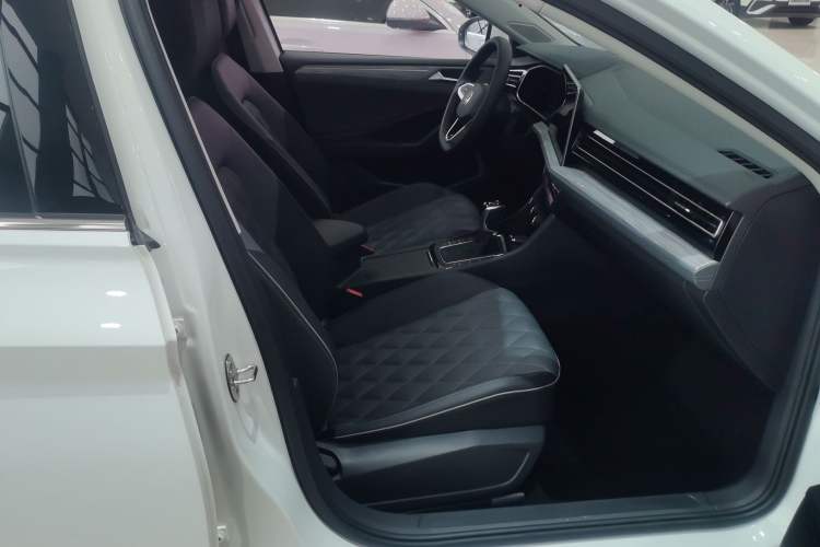 Used Volkswagen Sagitar 2023 300TSI DSG Excellence Edition Right Front Seat