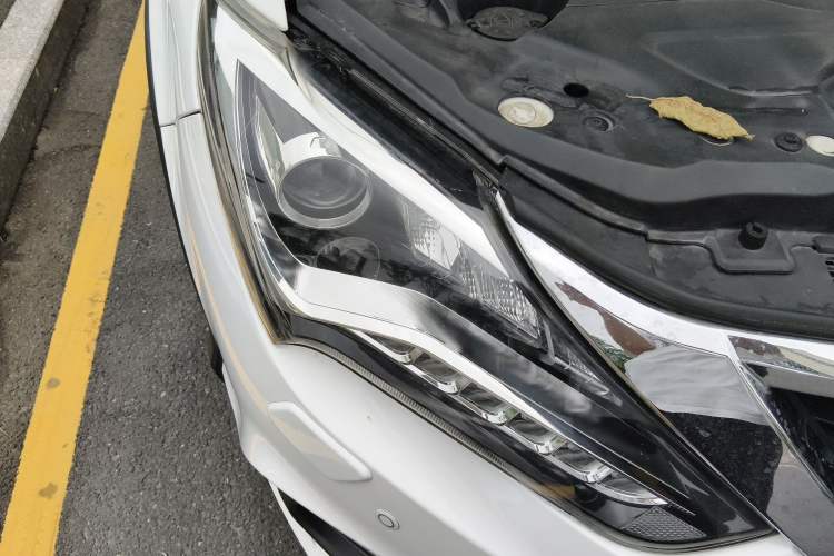 Used BYD Tang New Energy 2017 2.0T All-Wheel Drive Hyatt Model Right Front Headlight