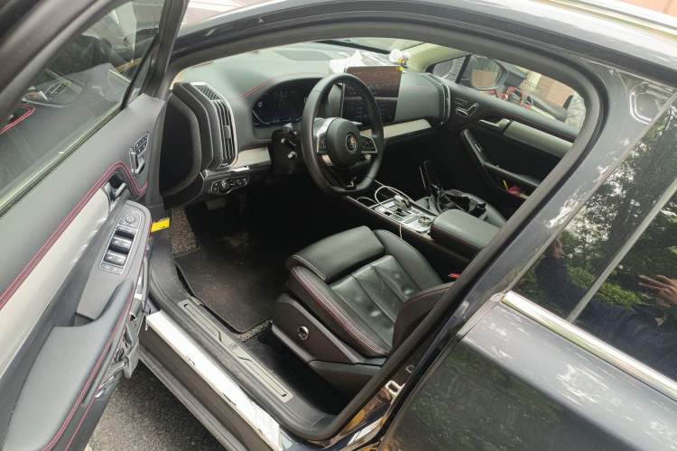 Used BYD Tang New Energy 2018 DM 2.0T All-Wheel Drive Smart Connect Elite 7-Seater China V Emission Standard
