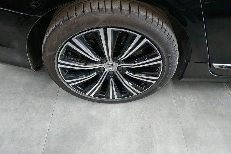 Used Volvo S90 2024 B5 Luxury Smart Edition Right Rear Wheel Hub