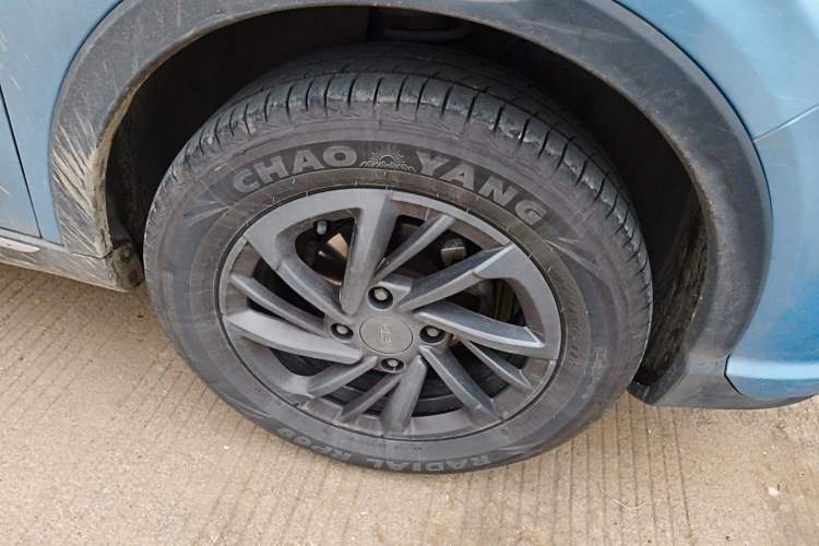 Used NETA V 2022 Chao 300 Lite Lithium Iron Phosphate Right Front Wheel Hub