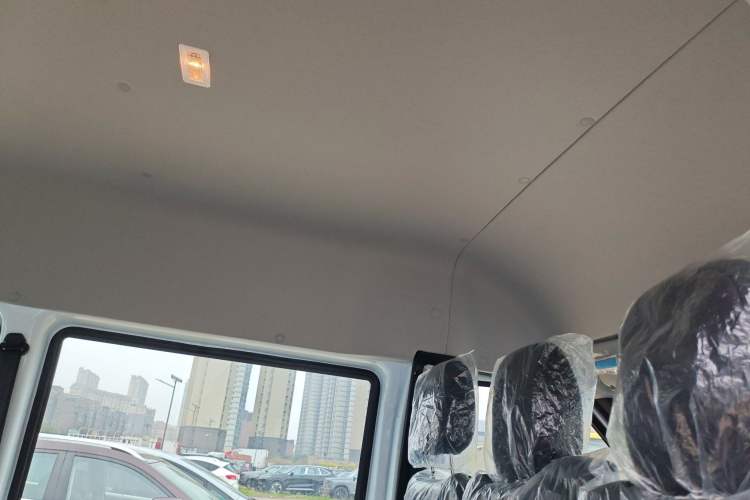 Used JMC Fushun 2025 2.0T 6MT Diesel Short-Wheelbase Mid-Roof Commercial Multi-Purpose Passenger Vehicle with 5/6 Seats