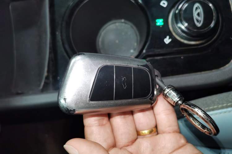 Used Chery Little Ant 2022 Sweet Pink Edition Half-Sugar Version Lithium Iron Phosphate 30 kW 301 km Vehicle Key