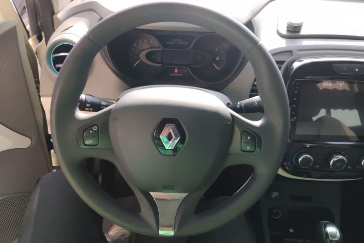 Used Renault Captur 2015 1.2T Automatic Standard Edition Steering Wheel