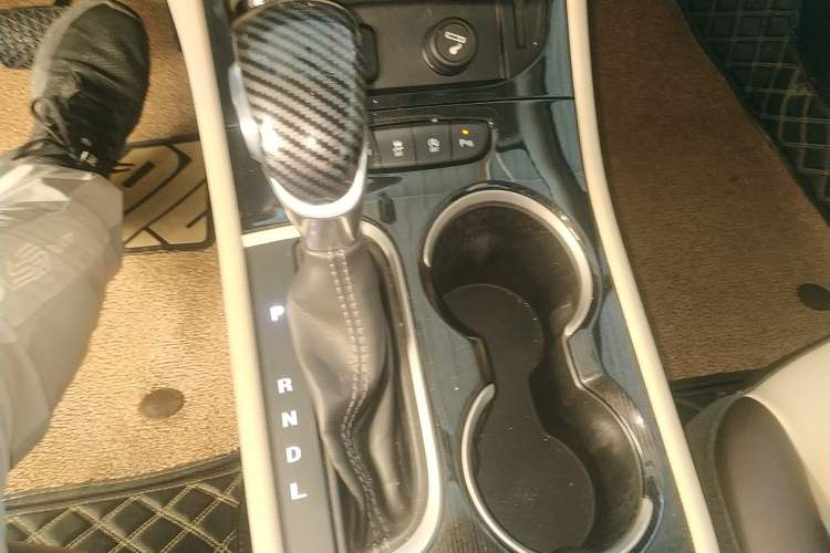 Used Buick Verano 2017 Sedan 15S Automatic Leading Model Gear Lever