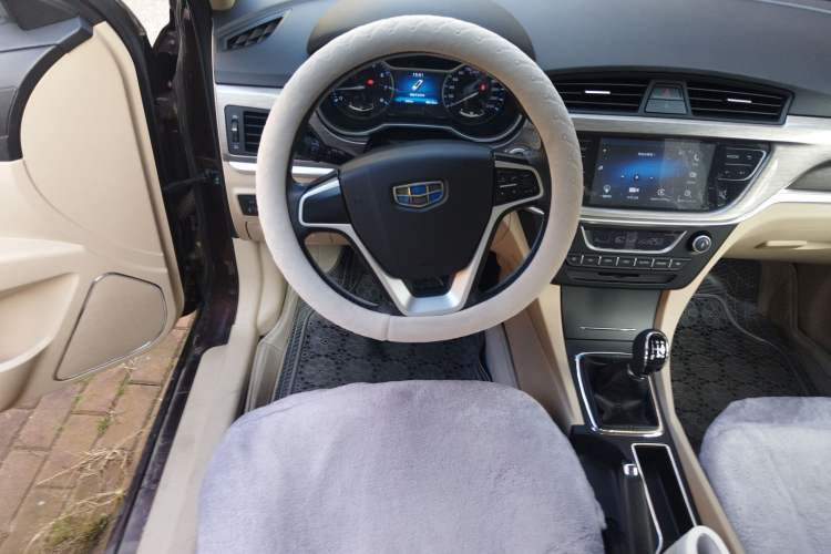 Used Geely Auto Emgrand 2017 Sedan Million Edition 1.5L Manual Luxury Model

