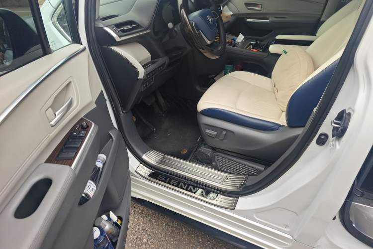 Used Toyota Sienna 2021 2.5L Hybrid Luxury Edition
