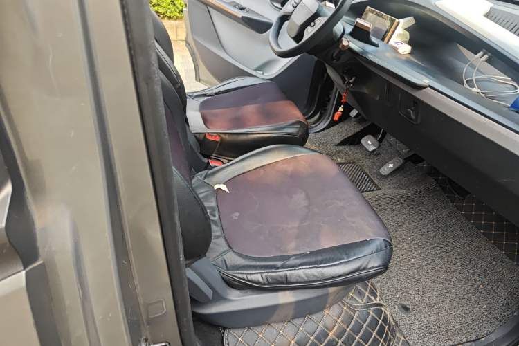 Used Baojun E200 2018 Intelligent Driving Edition Left Rear Seat