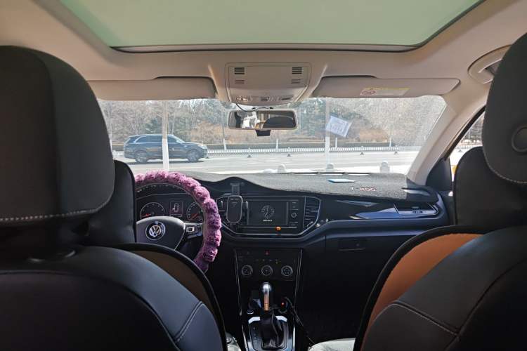 Used Volkswagen T-ROC 2018 280TSI DSG Two-Wheel-Drive Luxury Version China V Emission Standard
