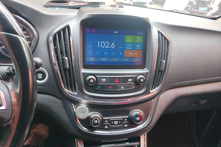 Used Baojun 560 2015 1.8L manual luxury version Audio And AC Panel