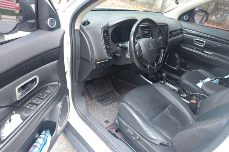 Used Mitsubishi Outlander 2018 2.4L 4x4 Elite Edition 5 Seats Driver Seat