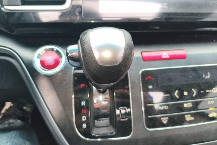 Used Honda Elysion 2016 2.4L Luxury Edition
