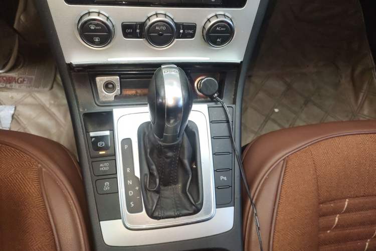 Used Volkswagen Magotan 2012 Revised 1.8TSI Luxury Version Gear Lever