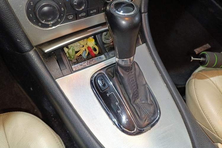 Used Mercedes-Benz CLK-Class 2006 CLK 280 two-door coupe Gear Lever