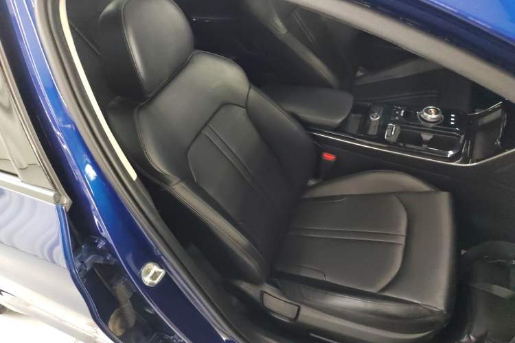 Used Kia K5 2020 270T CVVD Luxury Tech Edition Right Front Seat