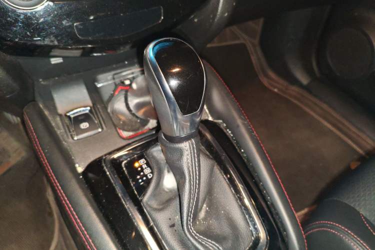 Used Nissan Qashqai 2019 2.0L CVT Luxury Edition Gear Lever