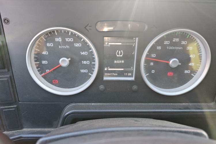 Used Iveco Daily 2021 2.5T A35 M1 Passenger Van 5-9 Seats Short Wheelbase Low Roof Single Tire Manual Doors