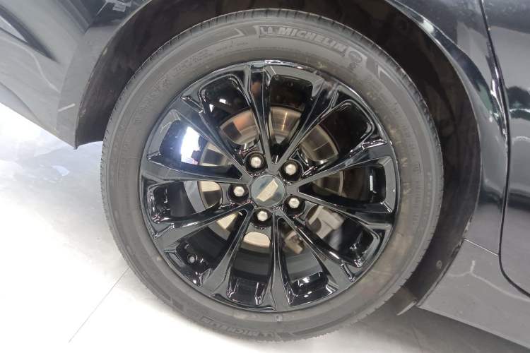 Used Cadillac CT5 2021 Revised 28T Luxury Version Right Rear Wheel Hub