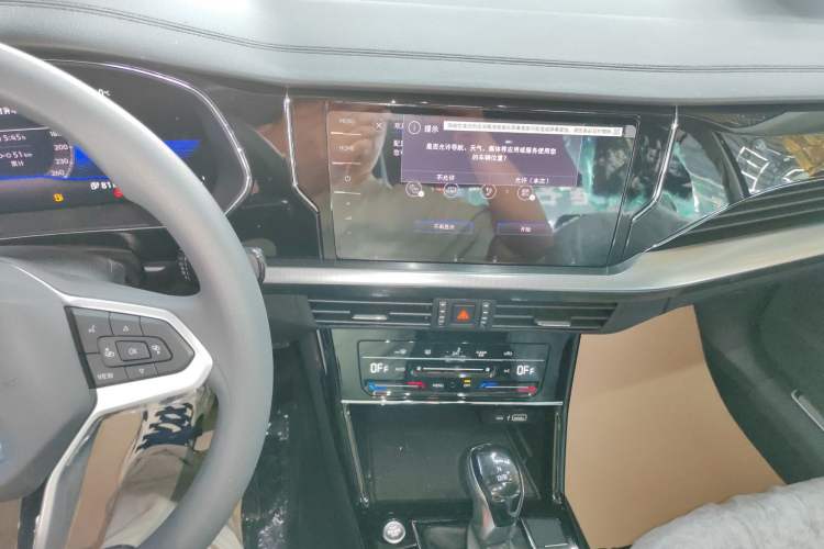 Used Volkswagen Passat New Energy 2025 430 PHEV Hybrid Business Edition Audio And AC Panel