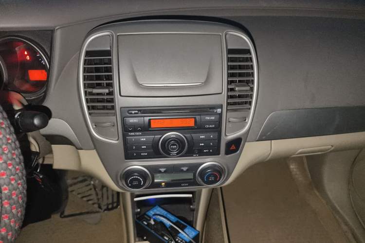 Used Nissan Sylphy 2012 Classic 1.6XE Manual Comfort Edition Audio And AC Panel