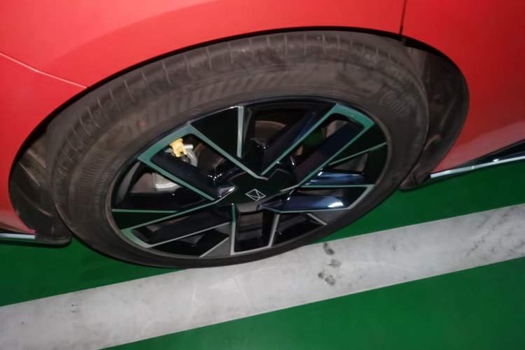 Used Avatr 06 2025 Pro Range-Extended Edition Exterior 5