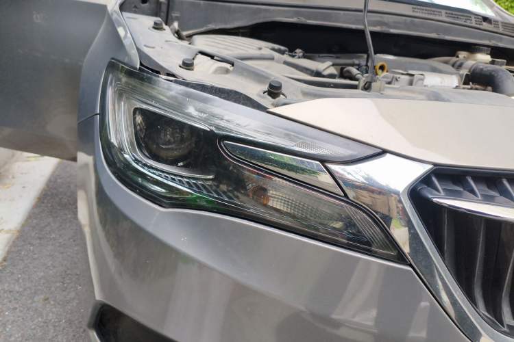 Used Buick GL6 2019 18T 6-Seater Connected Luxury Version China VI Standard Right Front Headlight