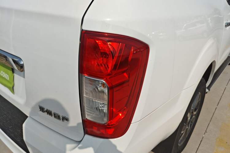 Used Dongfeng Palazzo 2022 2.0T Manual Two-Wheel Drive Luxury Version
