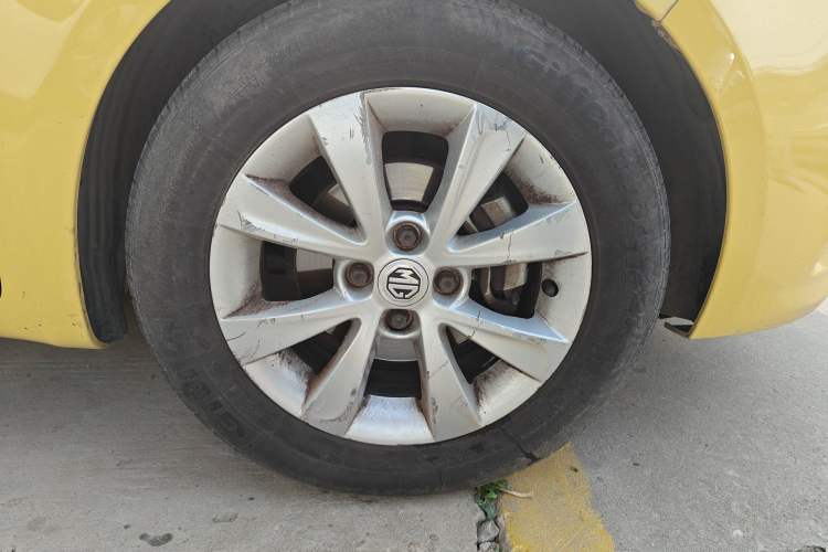 Used MG 3 2013 1.5L AMT Elite Edition Right Front Wheel Hub
