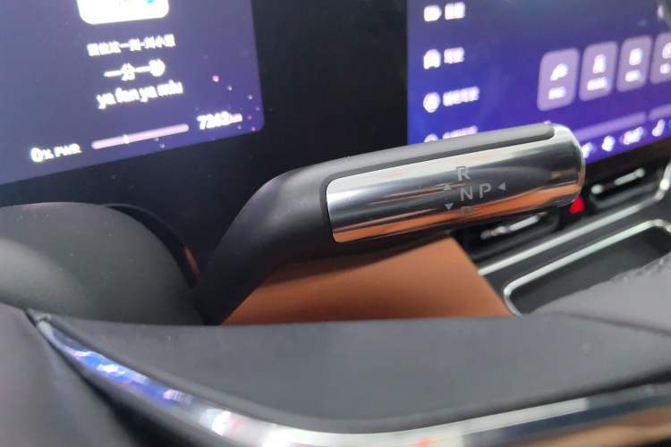 Used Hima AITO M8 2025 Model Pure Electric Max+ Six-Seat Four-Wheel-Drive Version Gear Lever