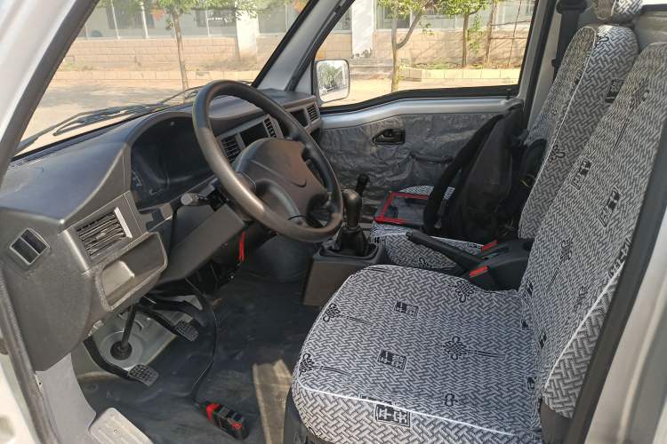 Used Wuling Zhiguang Small Truck 2020 1.2L Single Cab Left Rear Seat