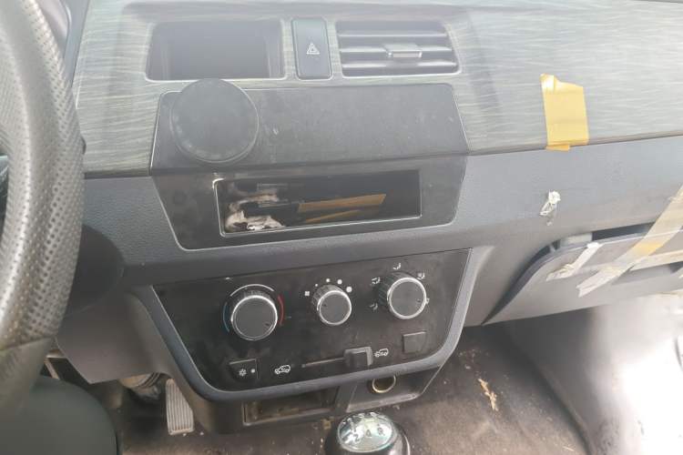 Used Jinbei Hiace X30 2021 1.5L Standard Version Air-Conditioner-Free Van China VI Emission Standard SWC15M Audio And AC Panel