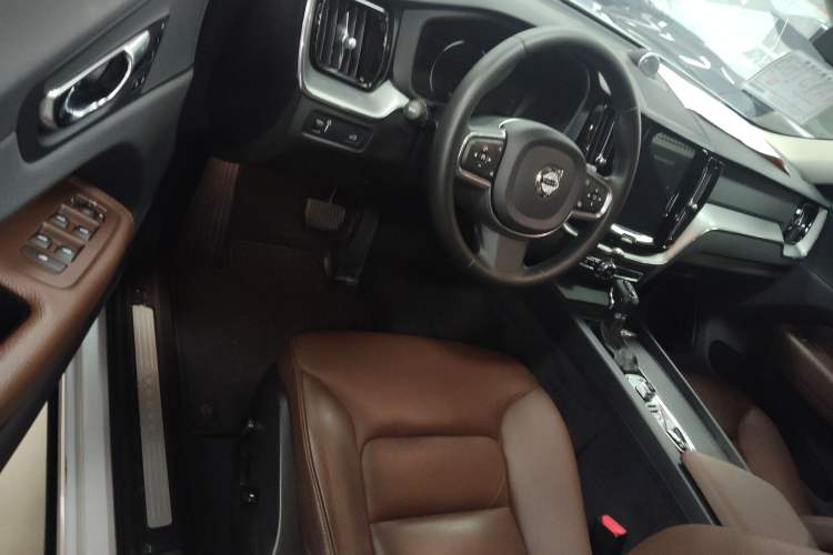 Used Volvo XC60 2021 T5 4x4 Smart Luxury Edition