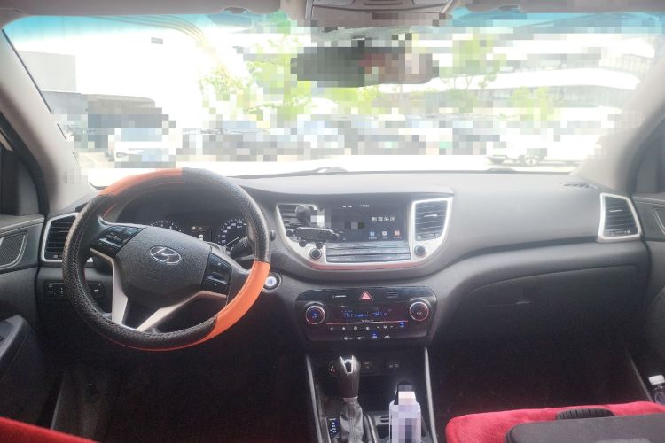 Used Hyundai Tucson 2015 1.6T Dual-Clutch Two-Wheel-Drive Smart Model Center Console